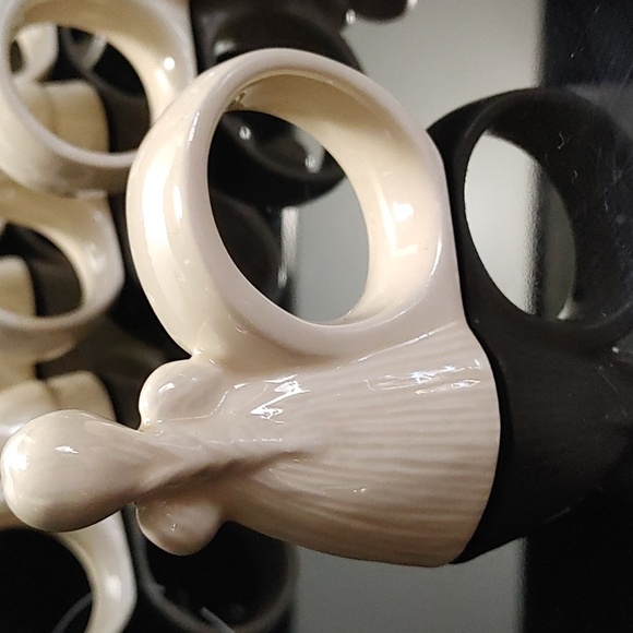 Vintage 8 Napkin Rings Ceramic Girl Pray Cornhuskers Dining Table 2inch Tall - Picture 3 of 7